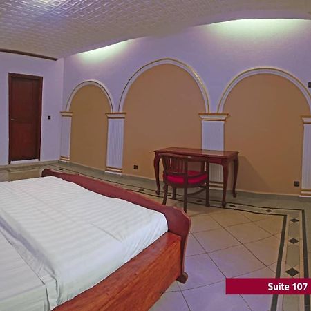 Hotel Le Majestic Douala Exterior foto