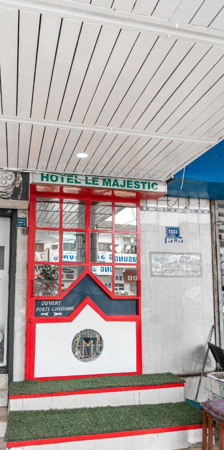 Hotel Le Majestic Douala Exterior foto
