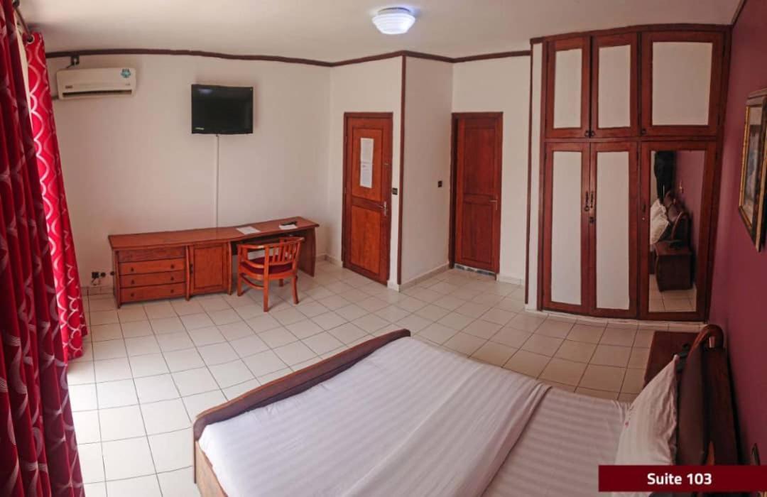 Hotel Le Majestic Douala Exterior foto