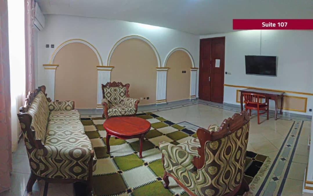 Hotel Le Majestic Douala Exterior foto