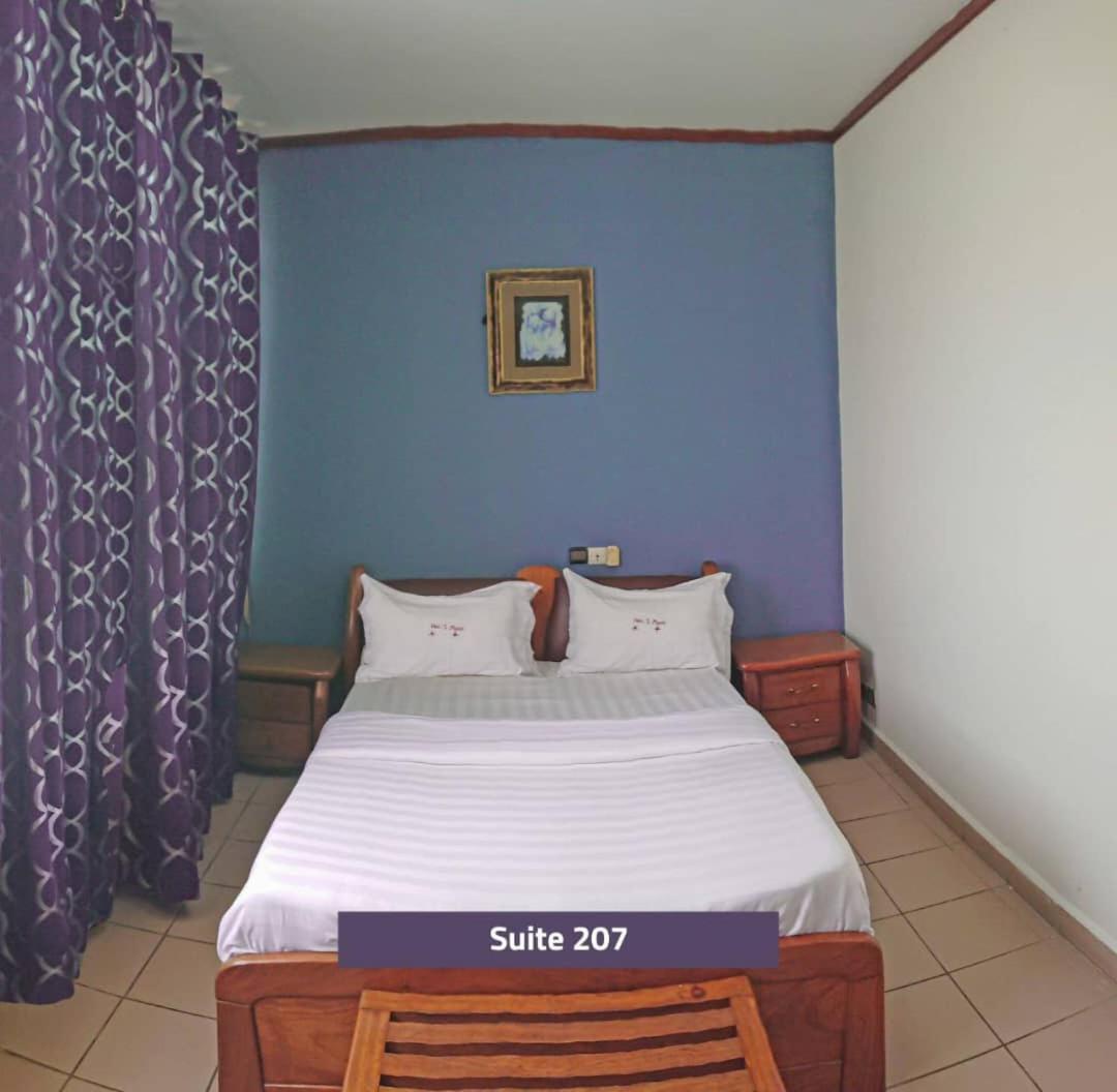 Hotel Le Majestic Douala Exterior foto